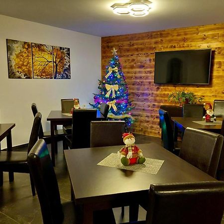 Casa Raisa Hotel บุชเตนี ภายนอก รูปภาพ