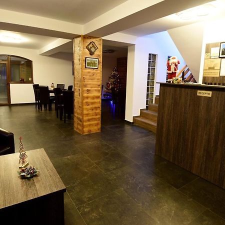 Casa Raisa Hotel บุชเตนี ภายนอก รูปภาพ