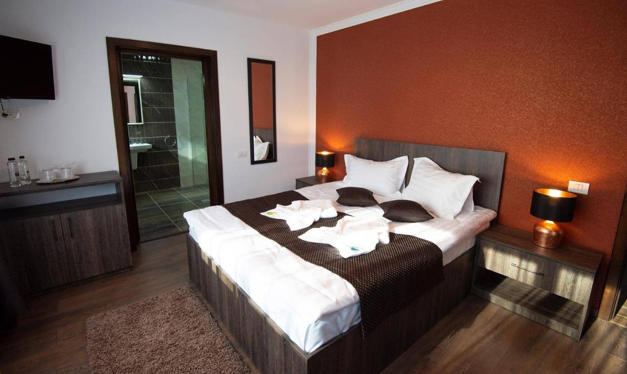 Casa Raisa Hotel บุชเตนี ภายนอก รูปภาพ