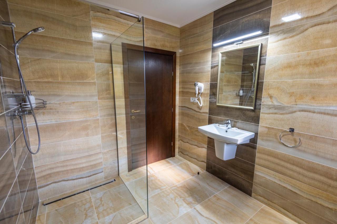 Casa Raisa Hotel บุชเตนี ภายนอก รูปภาพ